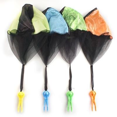 Schneemann-Fallschirmjäger-Kinderspiel