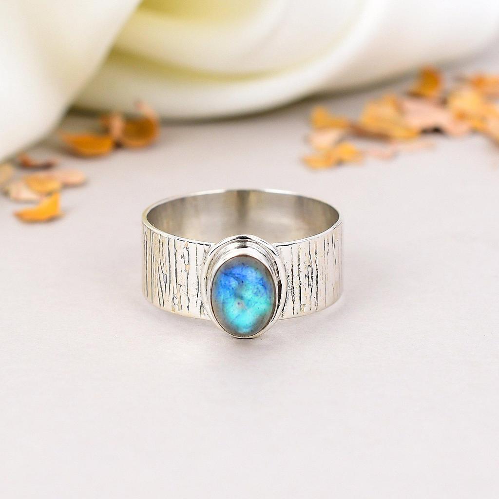 925 Sterling Silver Labradorite Gemstone Oval Shape Textured Band Ring For Women