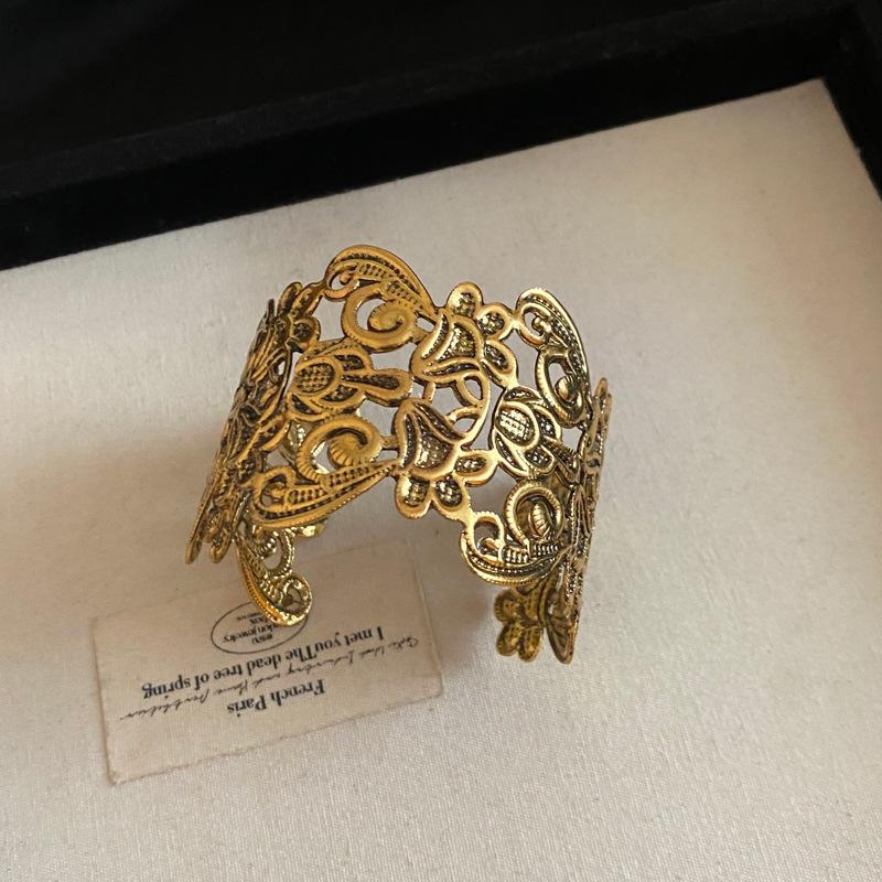 Elegant Retro Metal Flower Openwork Bangle - Luxurious Court Style Jewelry Armlet.