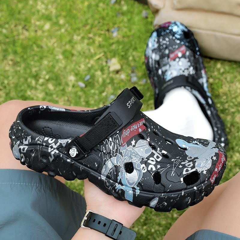 Fashion Summer Clogs Men Slippers Light Soft EVA Men's Hole Shoes Outdoor Sandals Home Garden Shoes Male Beach Flats Big Size 40-47