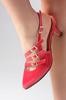 Naomi Damenschuhe aus rotem Lackleder mit offenem Rückenband und detailliertem Kurzabsatz