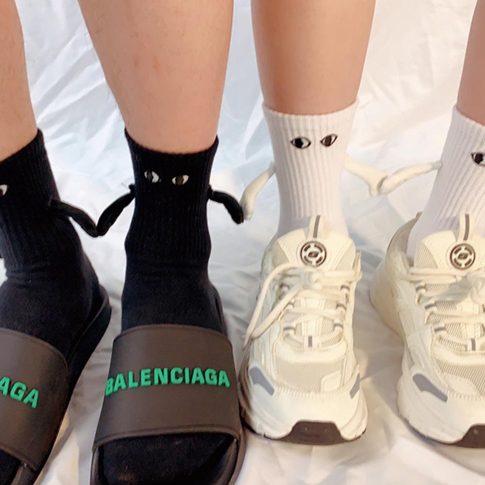 

Забавная магнитная присоска пара носок 3D кукла, держащаяся за руки, повседневные носки унисекс