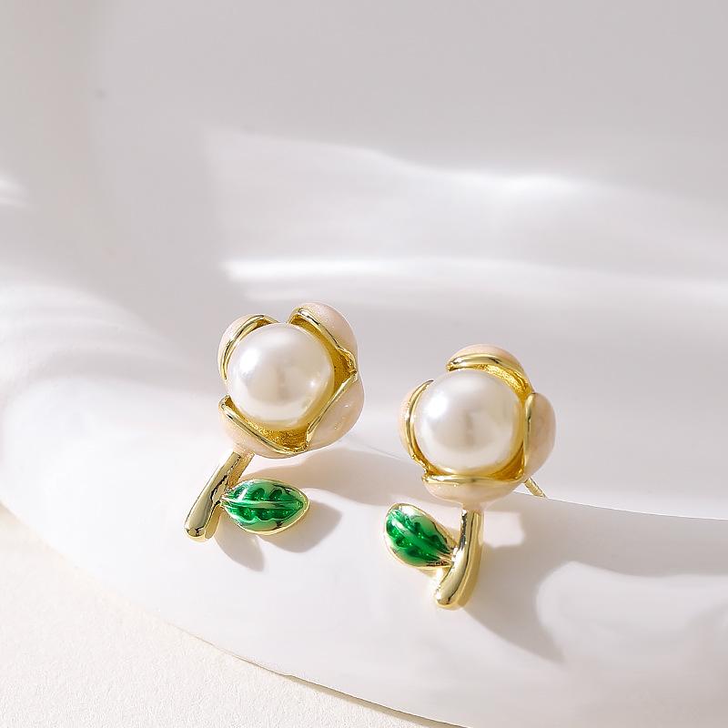 

French gentle temperament small fragrant wind dripping oil tulip inlaid pearl stud earrings light luxury niche high-end exquisite earrings рожевий