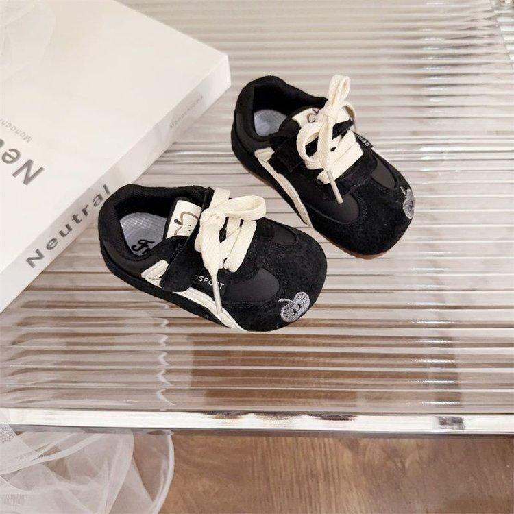

Korean version of girls red apple shoes boys casual board shoes autumn 0-1 years old 2 baby toddler shoes soft-soled Doudou shoes 25 size shoe inner length 15.5cm чёрный