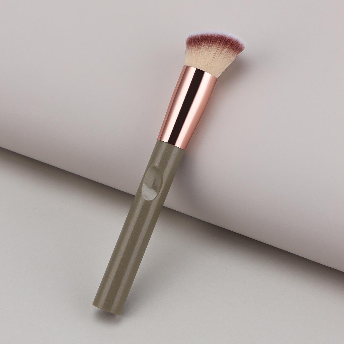 

Самый продаваемый набор кистей для макияжа с отпечатками пальцев: В комплект входят кисти для теней для век, тональной основы, румян и рассыпчатой пудры.