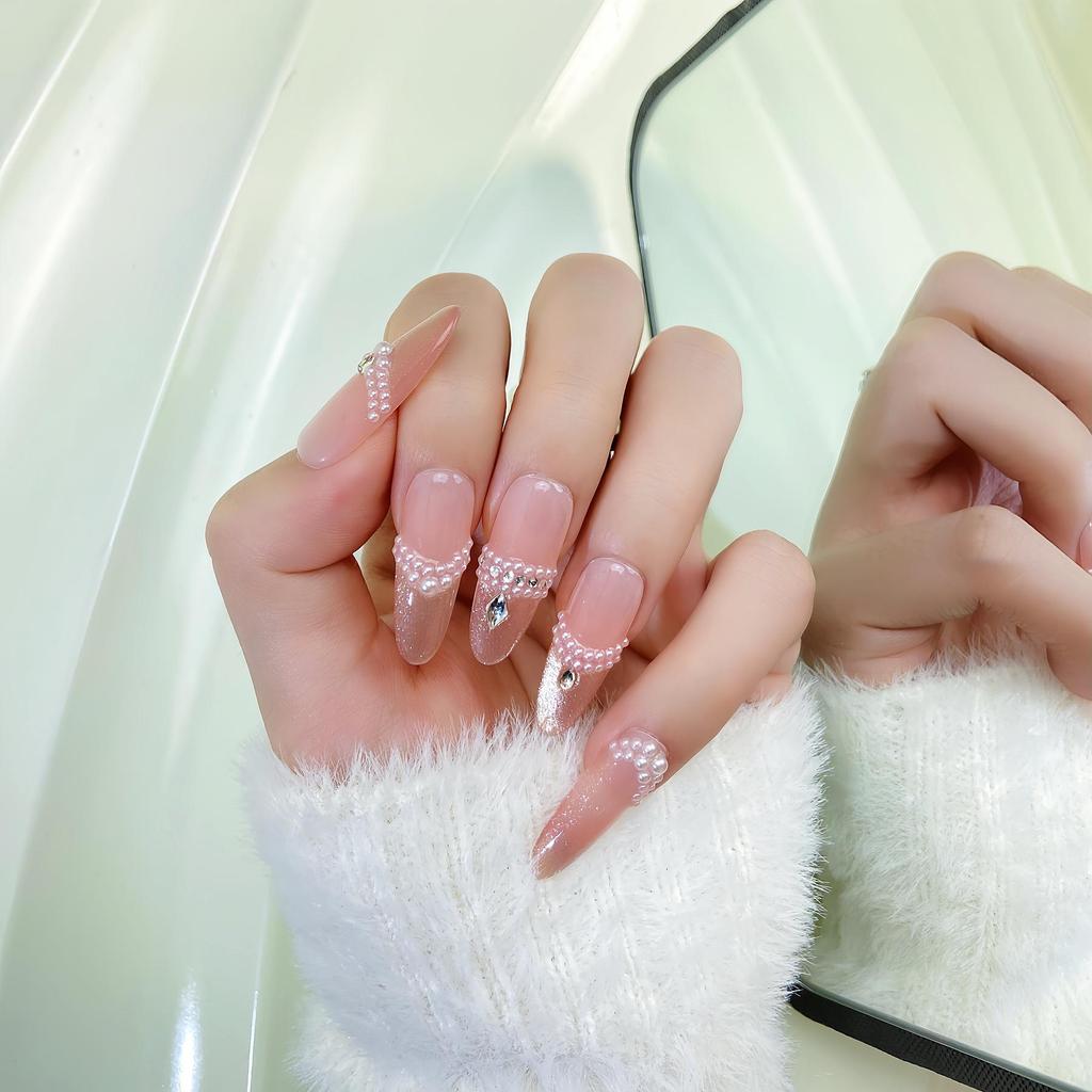 Elegant Nude Pink Rhinestone Press-On Nails with Pearl Chain and Exquisite Nail Art Stickers