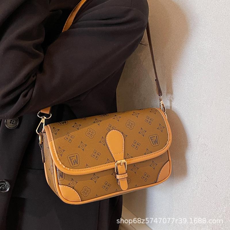 Fashionable and Versatile Retro Small Square Bag 2025 New One-shoulder Crossbody Women's Bag Presbyopia Baguette Bag Foreign Style High-end Trend