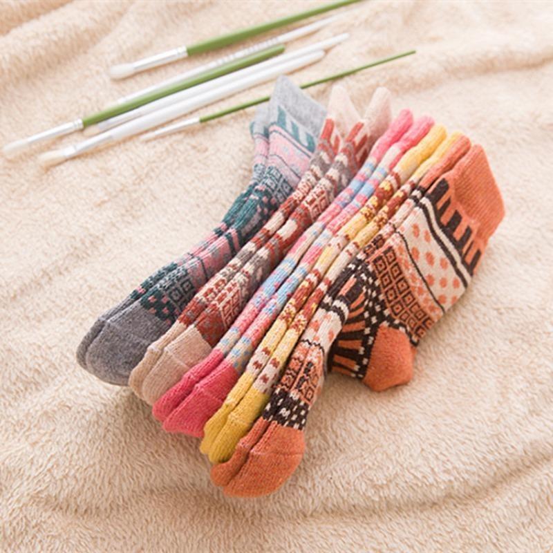 Șosete groase de lână în stil etnic special de iarnă Șosete retro îngroșate de lână de iepure caldă pentru femei șosete din cașmir în stil etnic cu buline