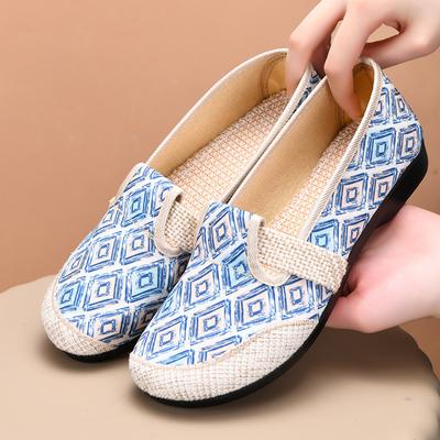 Scarpe di stoffa di Pechino vecchia scarpe da donna primaverili resistenti all'usura e antiscivolo nuove scarpe casual da infilare scarpe singole da donna di mezza età e anziana