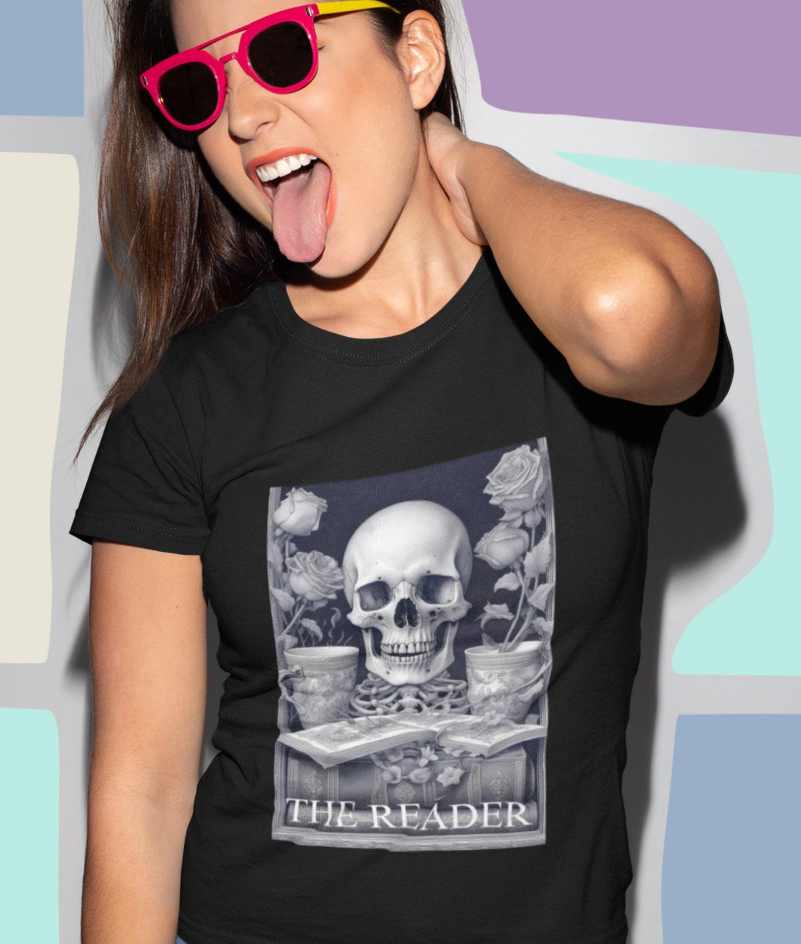 The Reader Tarot Card T-Shirt: Skull & Roses Cotton Tee M
