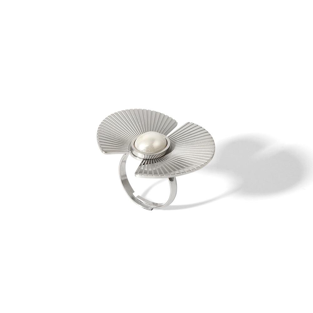 French-inspired European and American Internet Celebrity Pearl Fan-shaped 18K Gold-plated Titanium Steel Earrings for Women