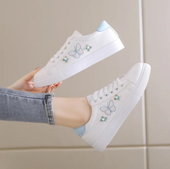 Sko for kvinner Mote Hvit PU-lær Kvinners Sneakers Tenis Feminino Zapatos De Mujer Kvinners Casual Komfort Vulkaniserte Sko