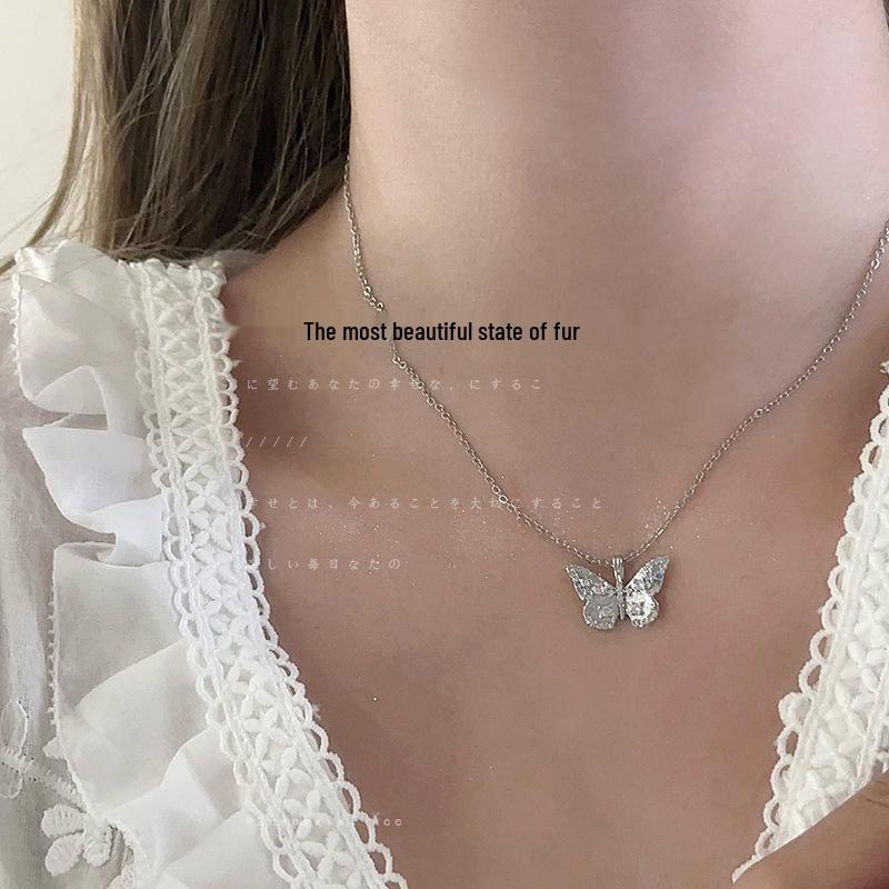 Retro Elegant Butterfly Pendant Necklace - Simple, Versatile, and Chic Clavicle Accessory