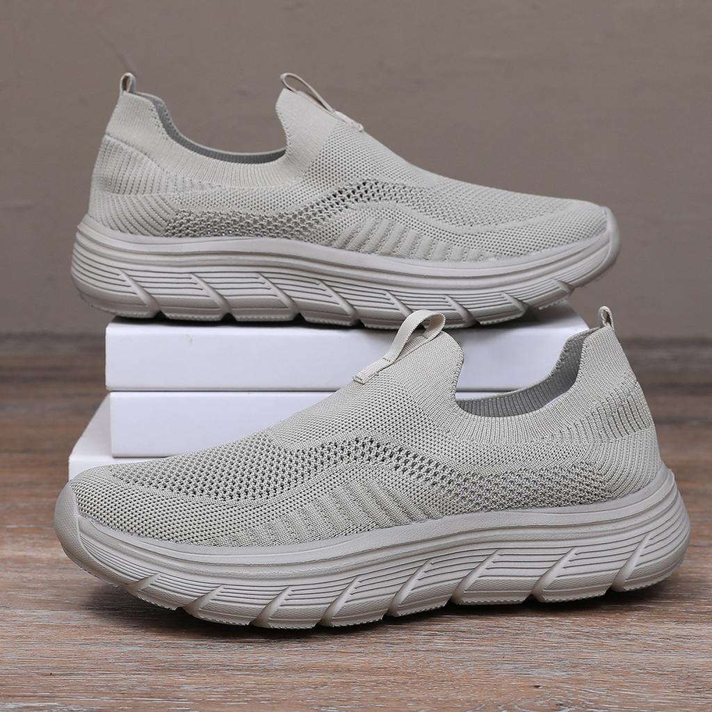 Breathable Men Casual Shoes Lightweight Outdoor Male Walking Shoes Anti-Slip Men'S Sneakers Slip On Flats Vulcanized Shoes