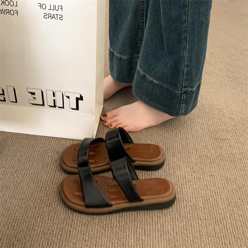 Internet celebrity slippers women's summer wear ins tide 2025 new summer explosion super fire French evening breeze premium sense sandals