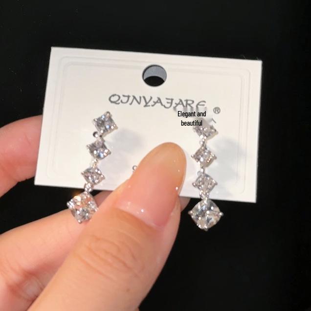 Elegant Korean Design Zircon Tassel Stud Earrings