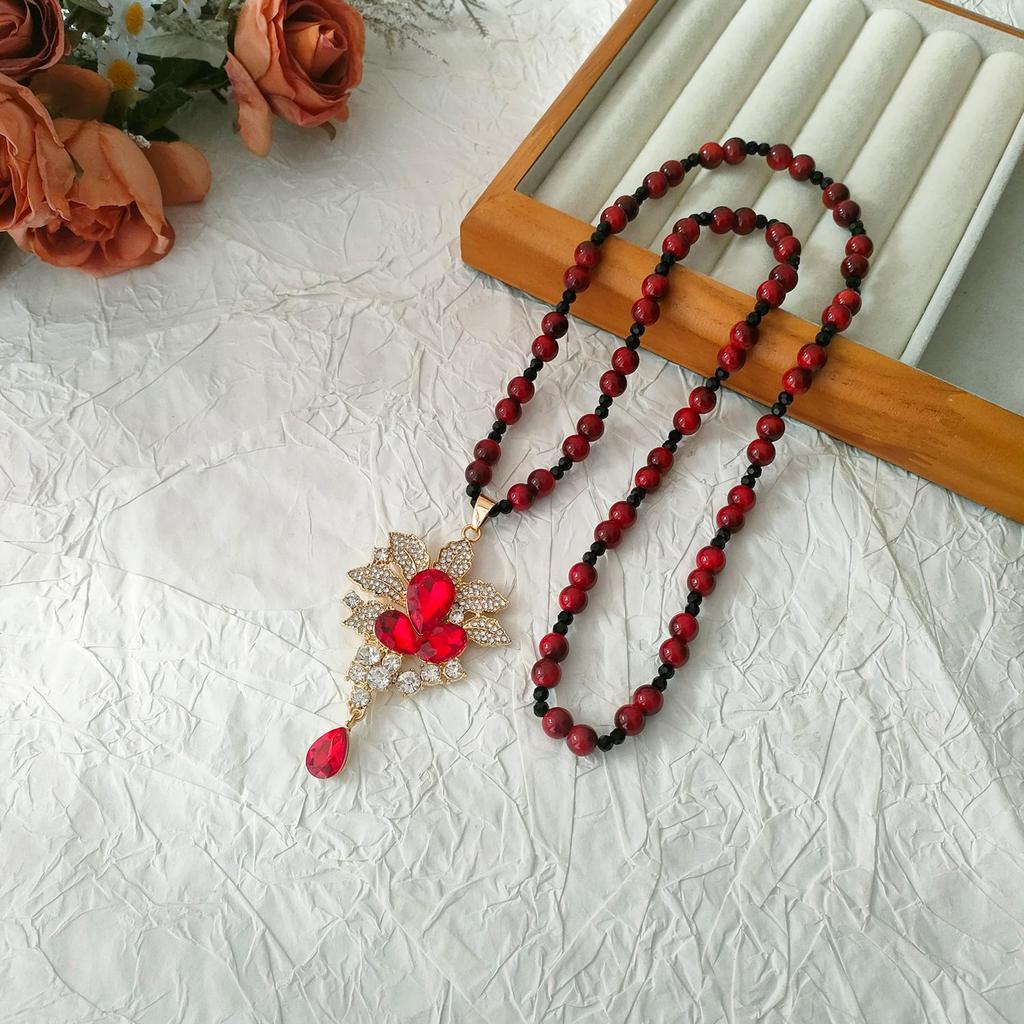 Vintage Red Sweater Necklace - High-End Chinese Style Pendant for Autumn/Winter