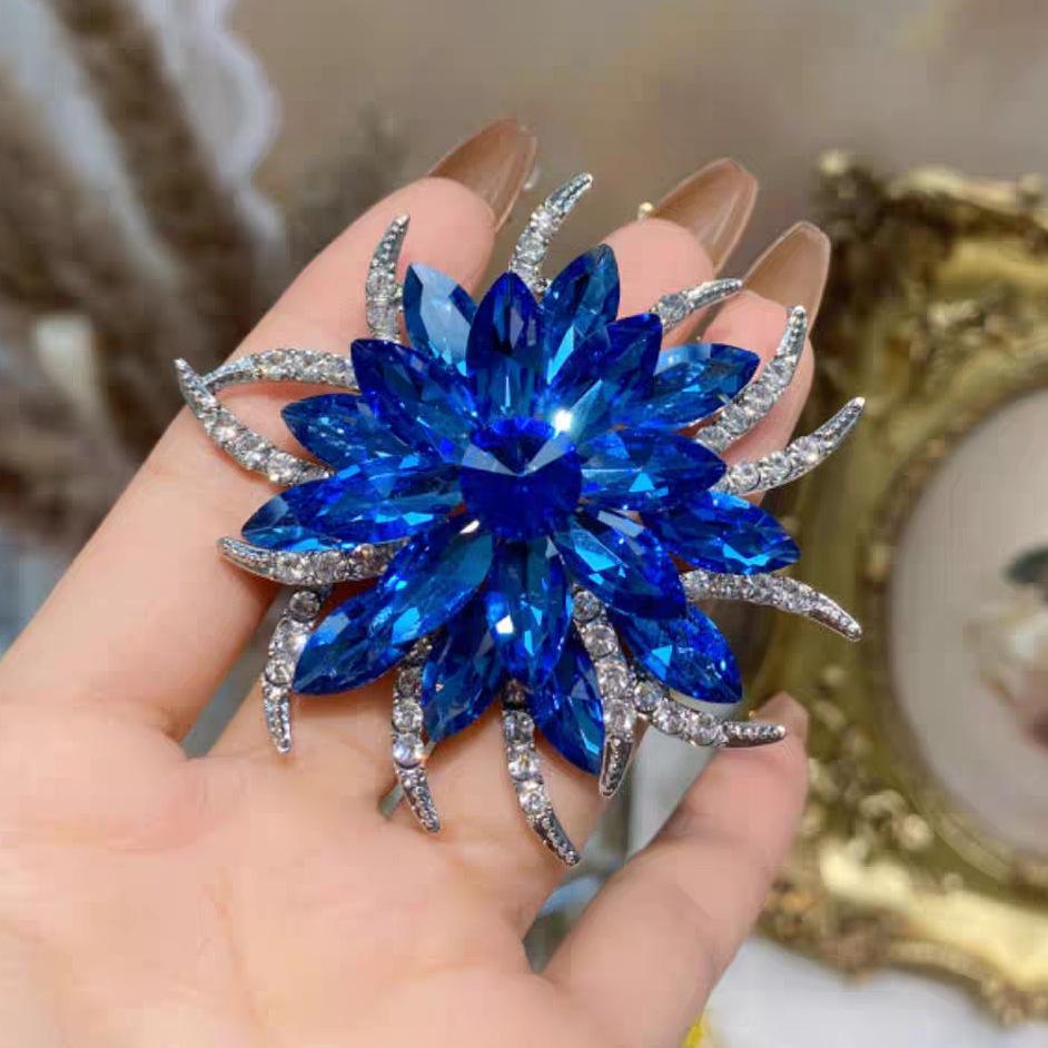 

Элегантная брошь-цветок, Высококлассный женственный шарм, Брошь с искусственным кристаллом, Дизайн с чувством легкой роскоши, Нишевая брошь серебряный/синий