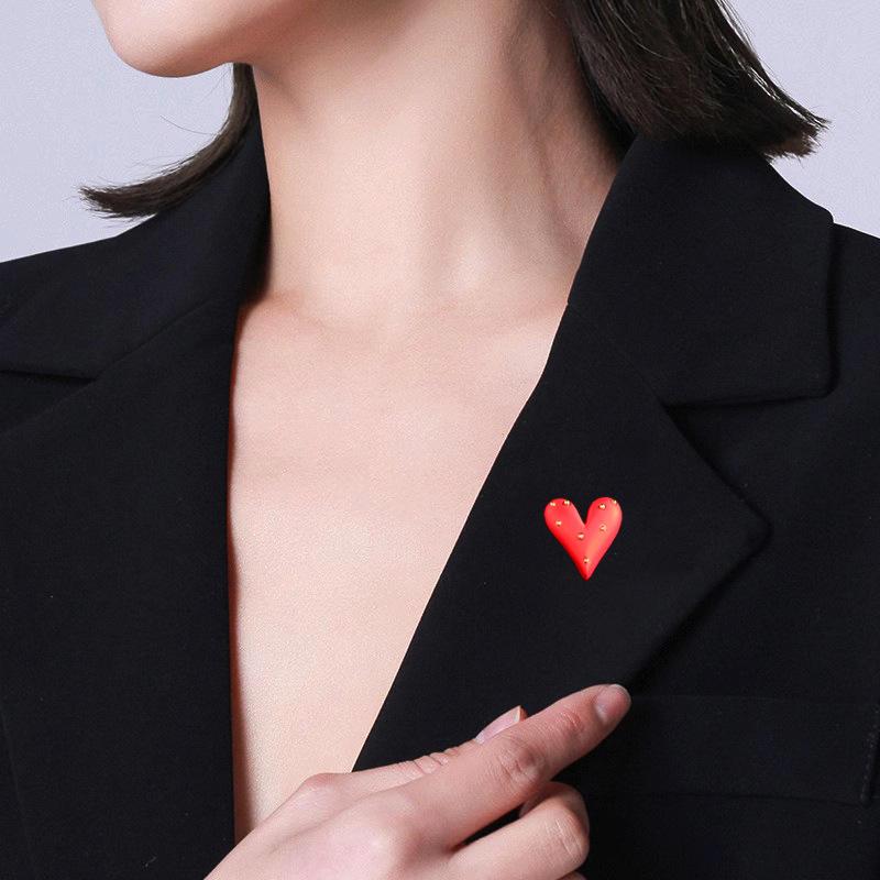 Simple Cute Red Love Heart Brooches For Women Girls Sweet Heart Shape Brooch Lapel Pin Badges Clothes Hat Accessories Gifts