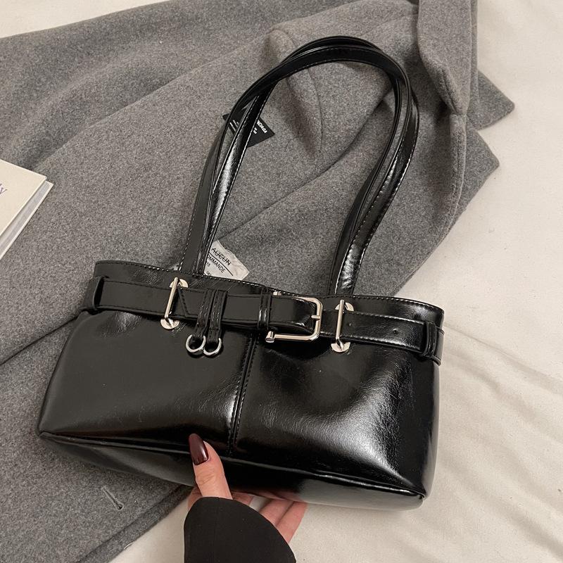 Korean niche underarm bag women's 2025 new trendy autumn and winter fashion commuter shoulder bag simple and versatile handbag