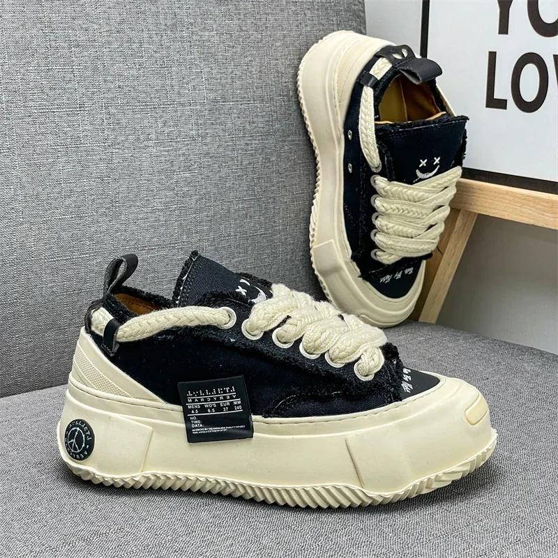 

Пара трендовых универсальных мужских и женских удобных повседневных туфель на толстой подошве с приподнятым парусиновым бортом 36