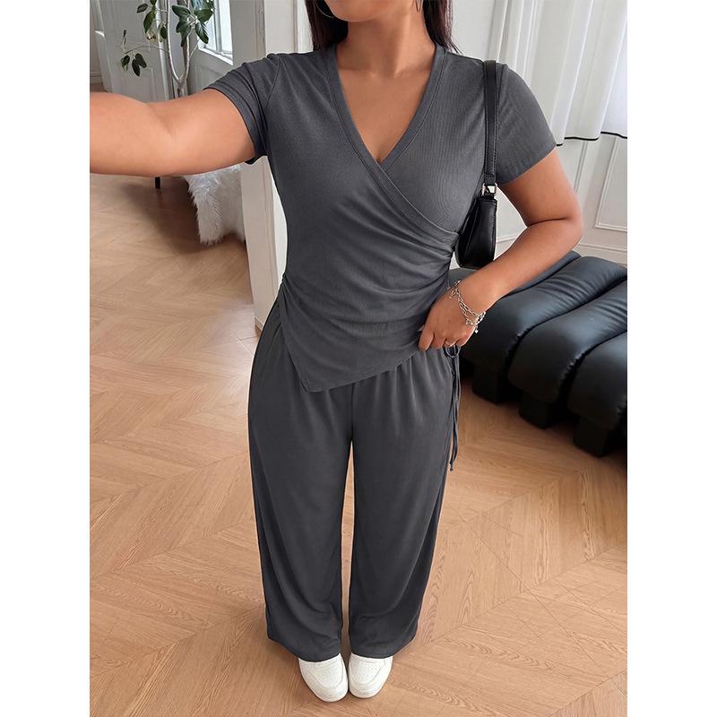 

Plus Size Women s Grey V-Neck Ruffled Top with Irregular Hem and Loose Wide-Leg Pants Set 1XL темно-серого