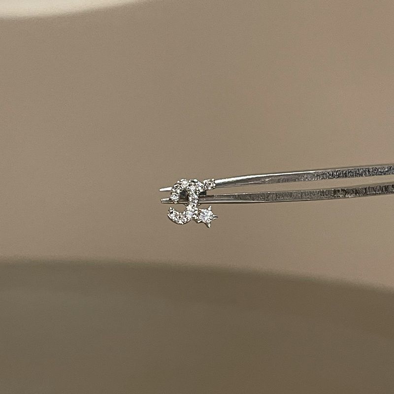 

Серьги-пусеты с буквами английского алфавита из медицинского титана, шпильки для козелка уха, серьги из титанового сплава, ухаживающие за ушами, пин для козелка уха Letter X