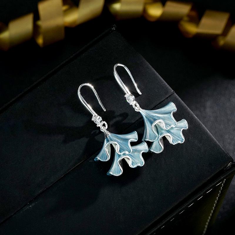 Elegant Ginkgo Leaf Earrings for Women, Luxurious Design, Fashionable Dangle Style with Cool Ear Hooks