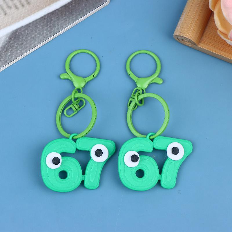 

2Pcs No. 67 Keychain Anime 67-Partner Keyring Bag Pendant Couple Key Holder Backpack Hanging Decoration Creative Gifts зелений