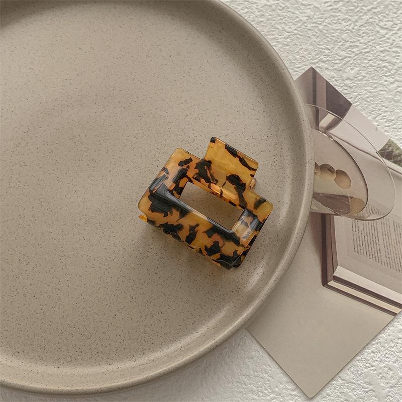 Korean Imitation Acetate High-End Shark Hair Clip - Elegant Hair Accessory for Stylish Looks