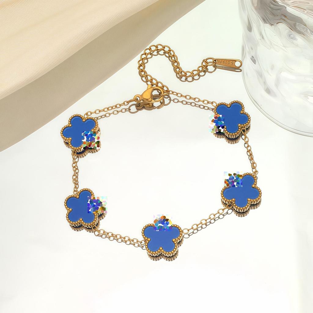 European & American Four-Leaf Clover Bracelet for Women - Simple, Elegant Luxury In Titanium Steel