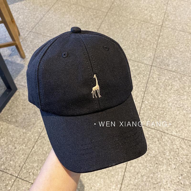 Simple American retro giraffe embroidered baseball cap for women, trendy Korean couple s college style soft-top duckbill cap for men Adjustable