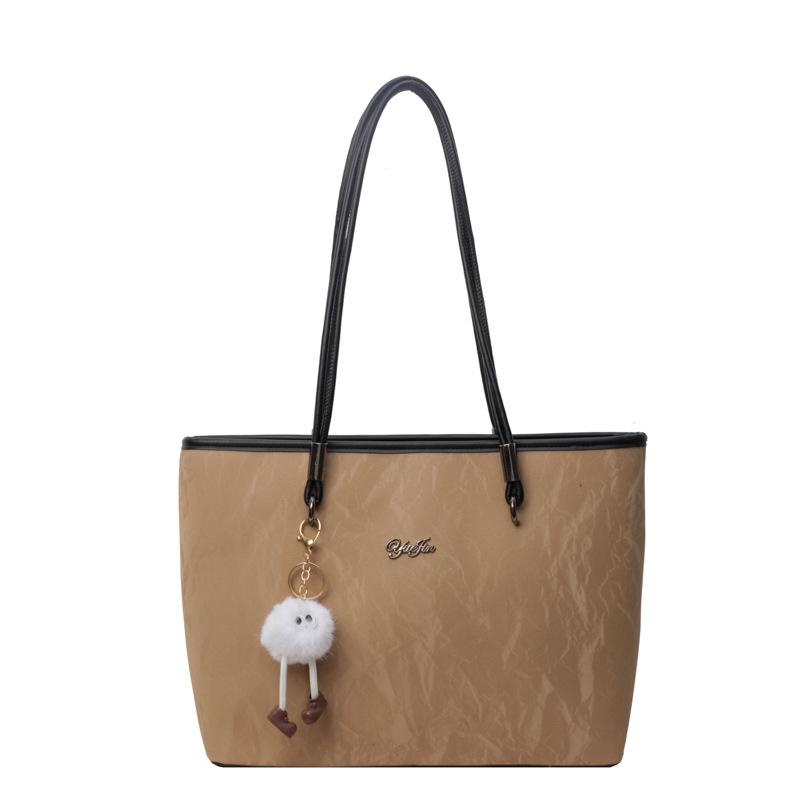 

The new women s bag is popular today. The large-capacity tote bag is casual and versatile, and the college student class bag is a commuter bag. Without pendant хаки