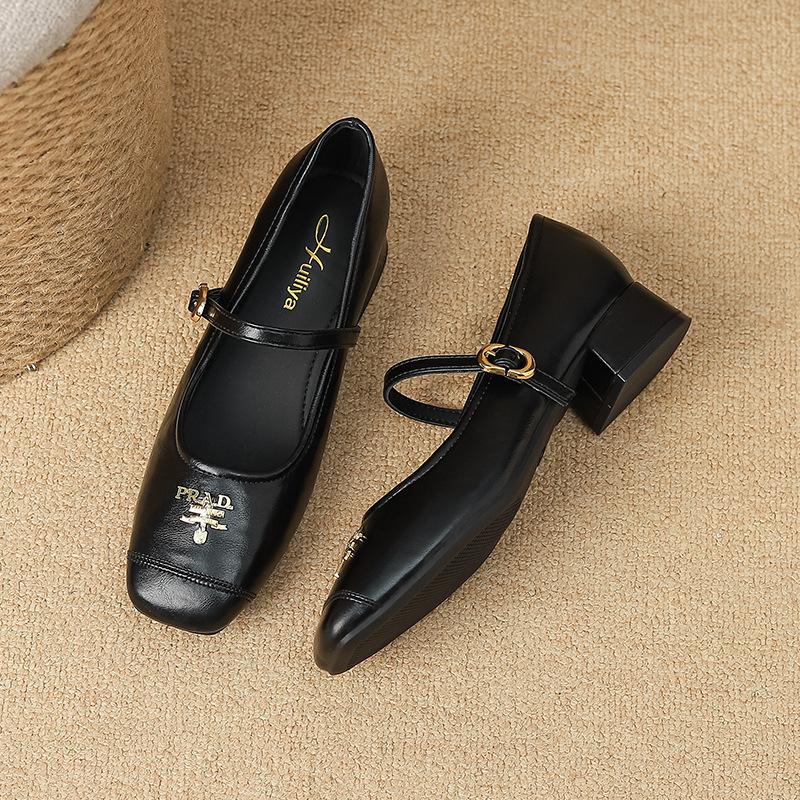 P958-17 shallow single shoes women's 2025 autumn new French commuter versatile one-word belt Mary Jane small leather shoes