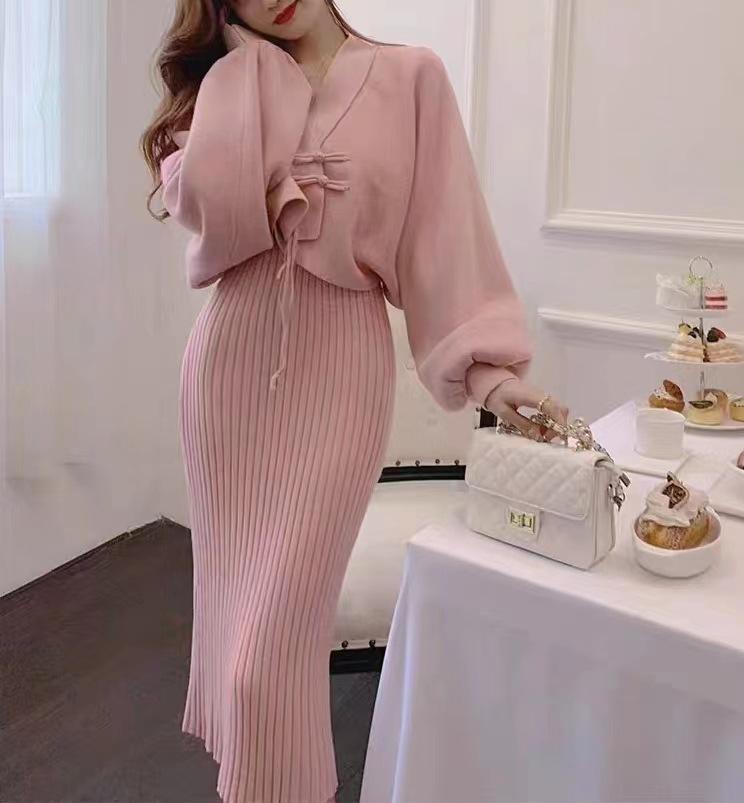 Ensfarvet V-hals Strikket Dress Dame 2025 Høst og Vinter Mild Langermet Cardigan Topp Allsidig Løs Genser Medium og Lang Skjørt