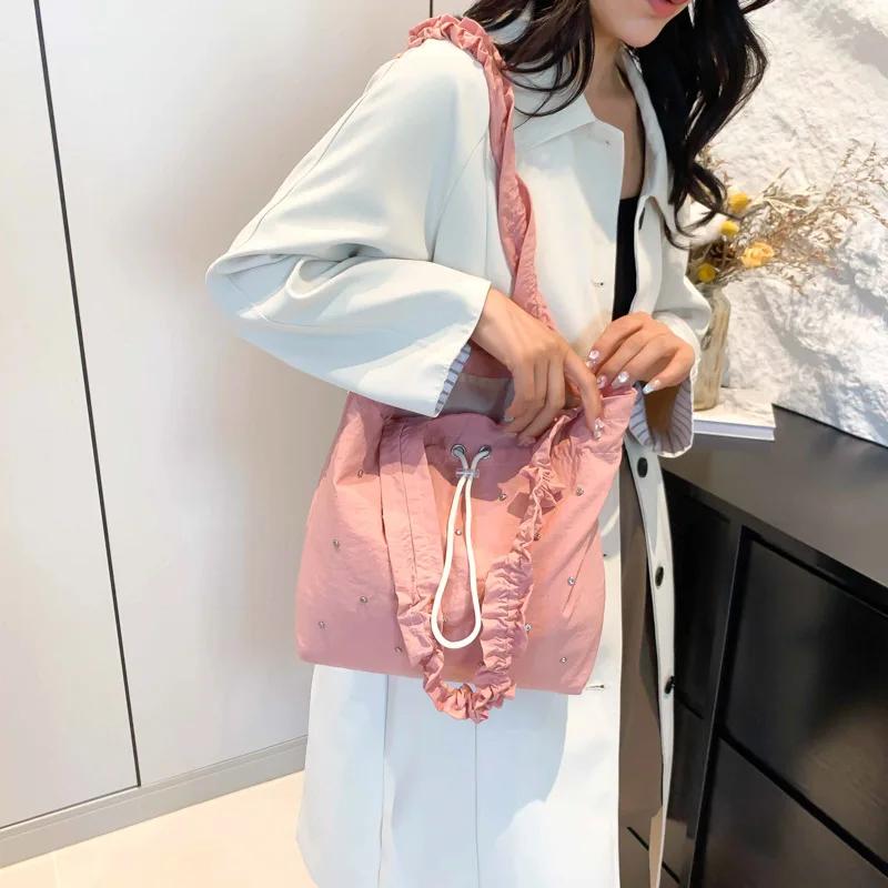 New Korean Versi of Handbag for Women, Pleated Tote Bag, Small Fresh Artistic Leisure and Beautiful Large Capacity Bags