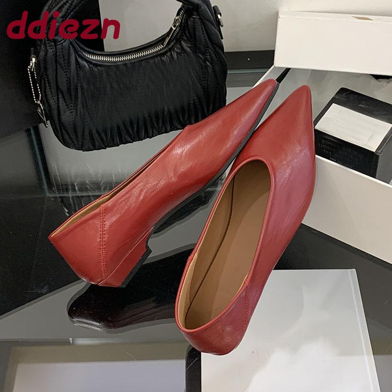 Fashion 2025 New Footwear Shallow Women Flats Slip On Shoes Soft Female Casual Fashion Pointed Toe Ladies Flats With Shoes Spring Autumn