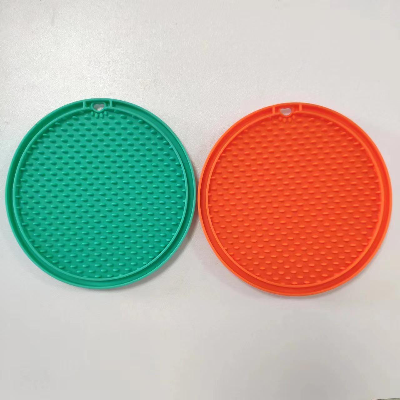 

Силіконовий килимок для лизання для домашніх тварин для повільного годування – Килимок на присосках для котів та собак Mini Licking Pad 10*10cm сірий колір