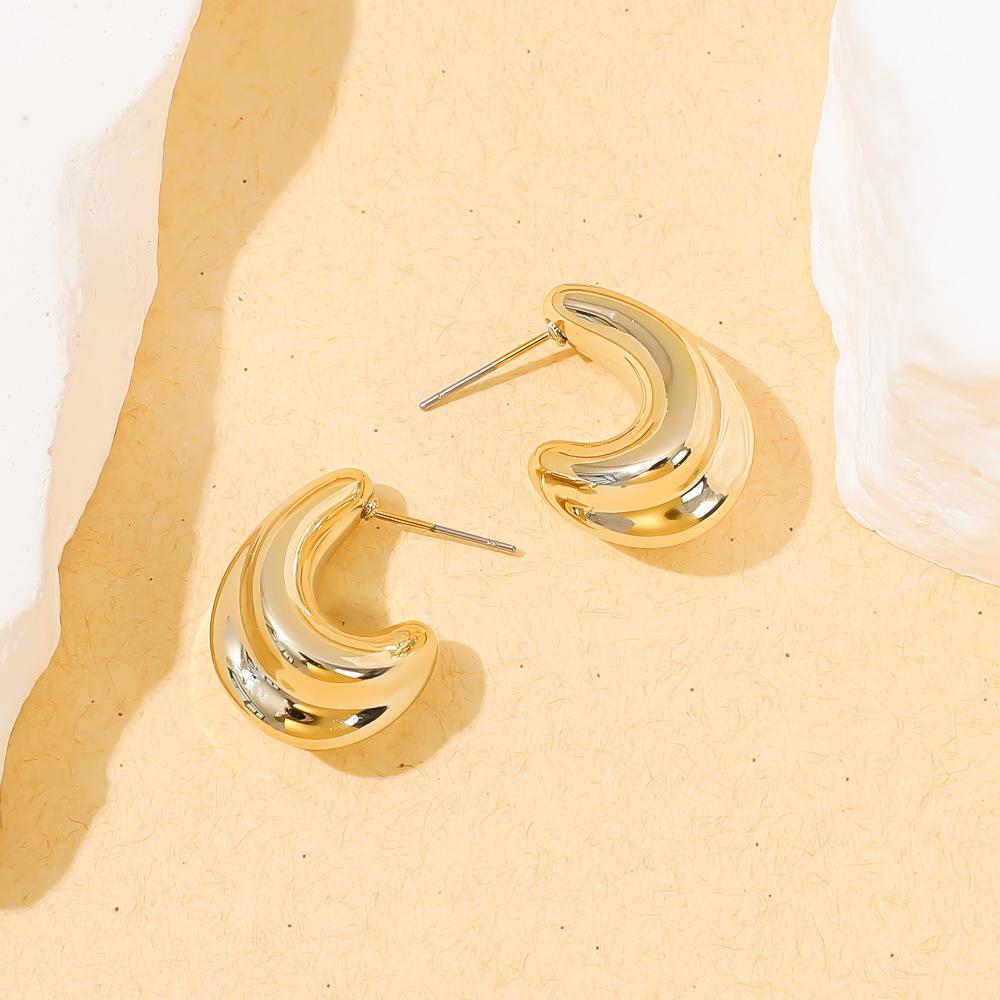 Retro Doudou C-shaped stud earrings French texture sense personalized fashion versatile light luxury sense wide face ear jewelry women