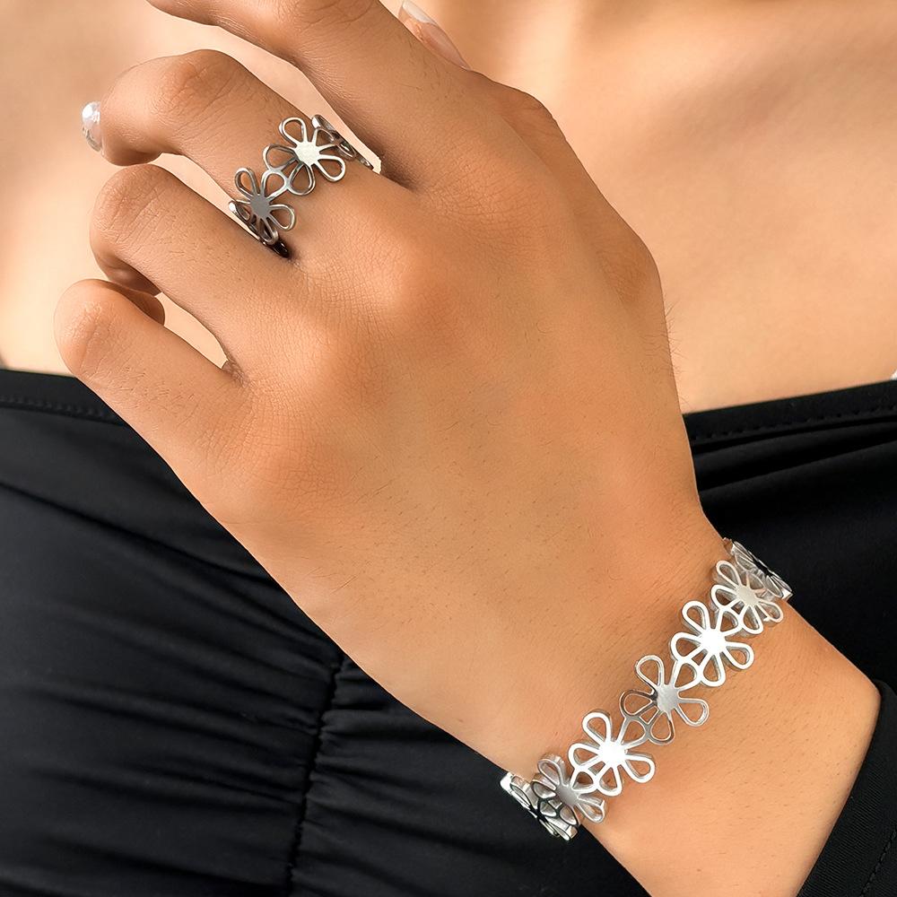 Stainless Steel Bracelet Rings Set Hollow Flowers Unusual Retro Bracelet Ring For Women Jewelry Non-fading High-quality Gift New
