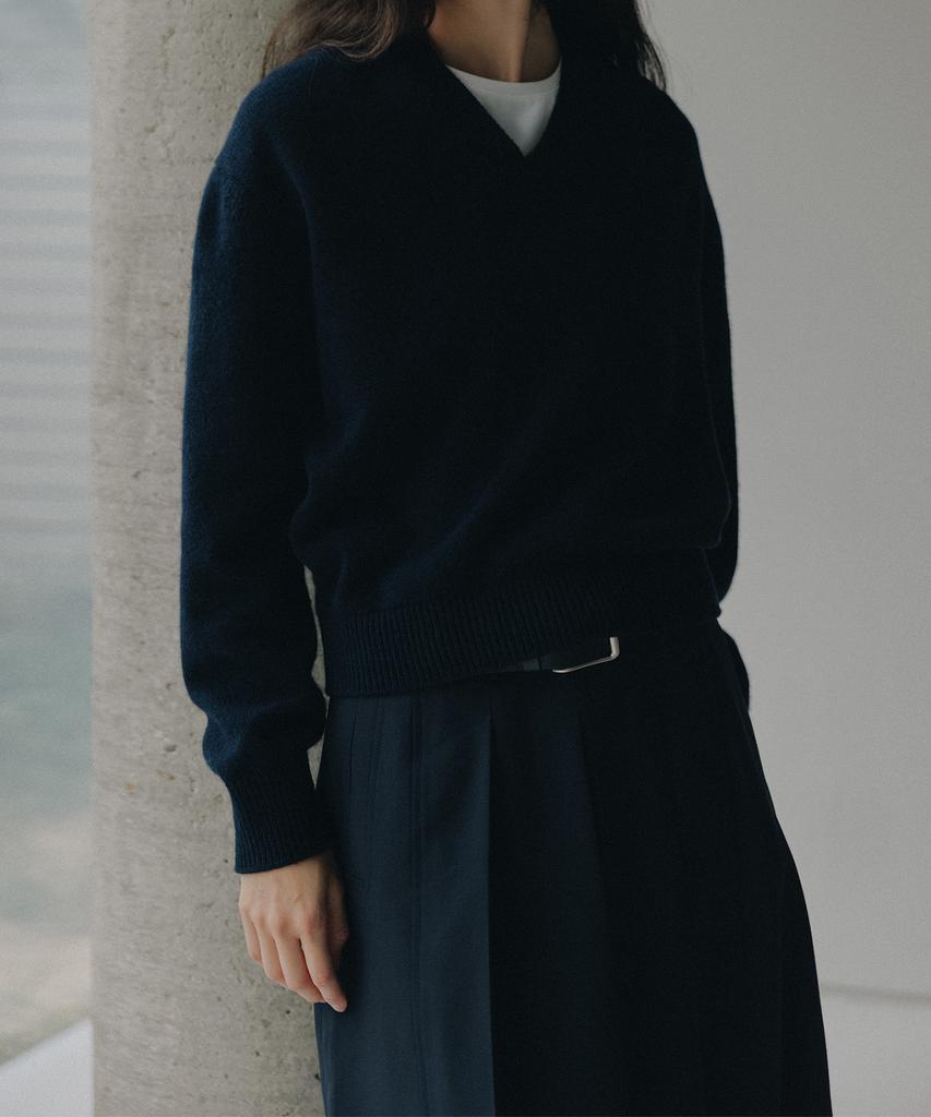 Beullaengkeulumumeon Fleur Pleated Wrap Skirt_Navy