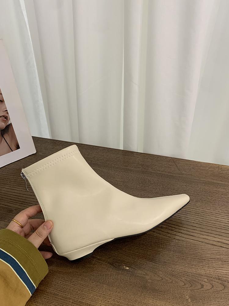 

Temperament Низкий каблук квадратной формы флисовые короткие сапоги женские 2025 осень и зима новые простые женские сапоги короткие сапоги Узкие сапоги 39