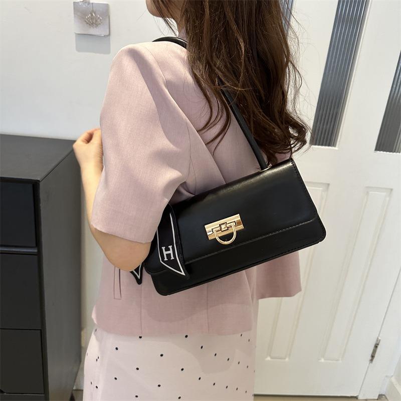 Small Square Bag Women's Bag Popular Underarm Portable Summer New Trend Beautiful Simple Shoulder Messenger Bag