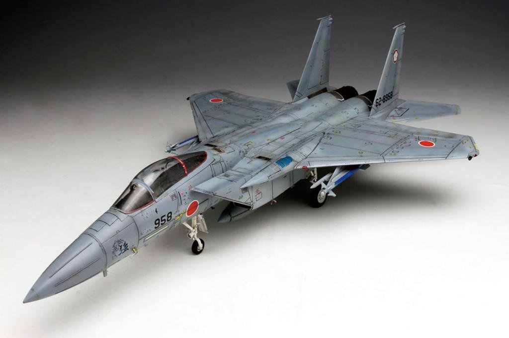 PLATZ 1/72 Scale Air Self-Defense Force Main Fighter F-15J Eagle Plastic Model Kit AC-16SP with Camouflage Pattern Sheet