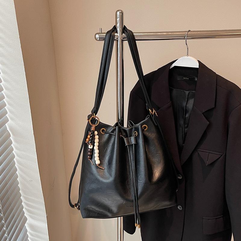 Retro Foreign Style Messenger Bag Bucket Bag Large Capacity Bag Women's 2025 Autumn New Trendy Fashion Simple Shoulder Bag