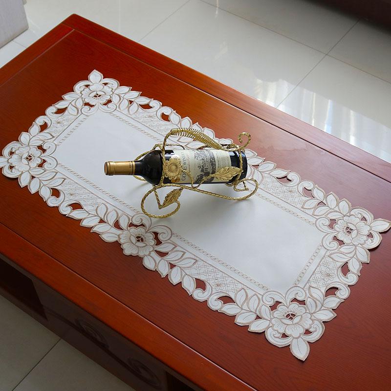 NEUE Hohl-Rosenblüten-Stickerei Tischläufer Stoffabdeckung Tischdecke Weihnachten Hochzeit Tischdekoration und Zubehör für Zuhause