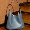 Women'S Vegetable Tanned Lazy Wind Single Shoulder Armpit Bag Simple Tote Bag Large Capacity Commuter Single Shoulder Bucket Bag