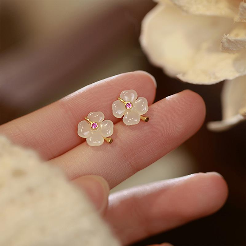 Exquisite Hetian Jade Four-Leaf Clover Stud Earrings: Fashionable, Versatile, and Unique Ear Jewelry