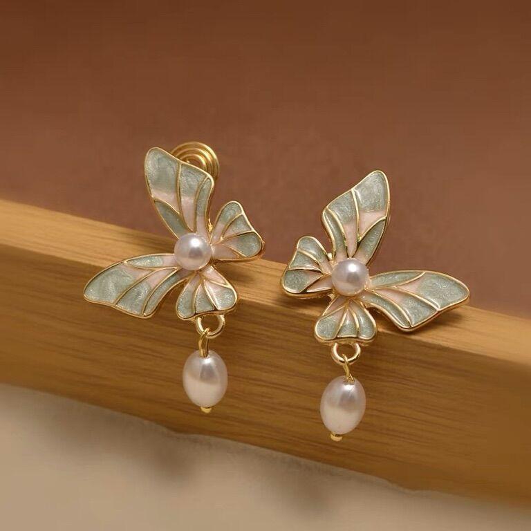 Colorful Butterfly Pearl No‑Piercing Ear Cuffs Niche Mori Style Mosquito Coil Disc Ear Clips for Women
