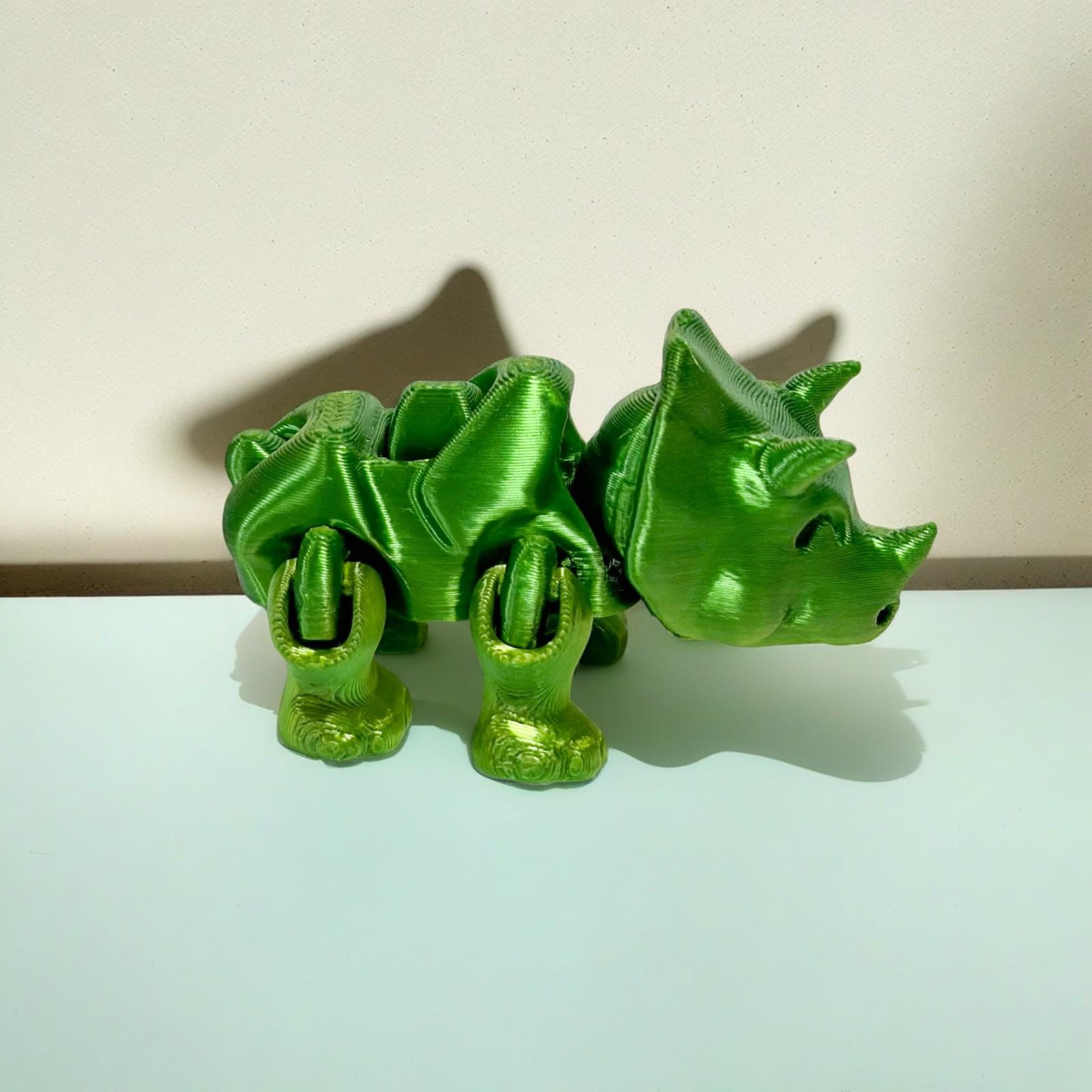 

Брелок Трицератопс с 3D-печатью и подвижными частями и фигурка китайского дракона жёлтый/зелёный